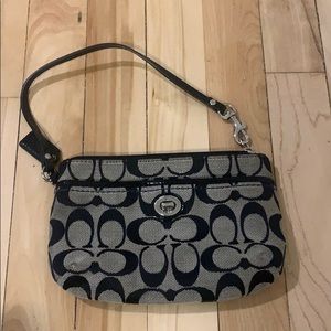 NEW/ never used/ COACH wrislet/ mini purse